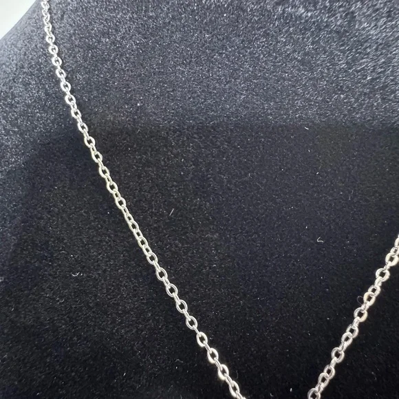 Elegant Silver Dragonfly Pendant Necklace - Picture 4 of 7